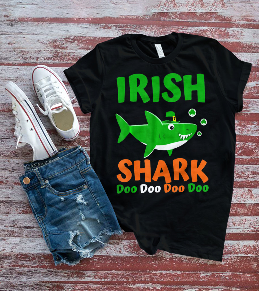 Irish Shark Doo Doo Doo Leprechaun Hat And Shamrocks T-Shirt