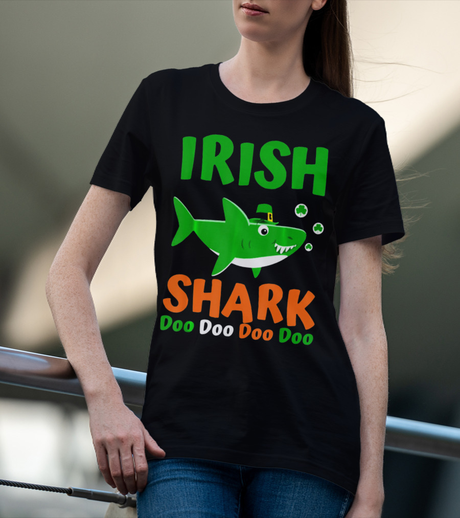 Irish Shark Doo Doo Doo Leprechaun Hat And Shamrocks T-Shirt