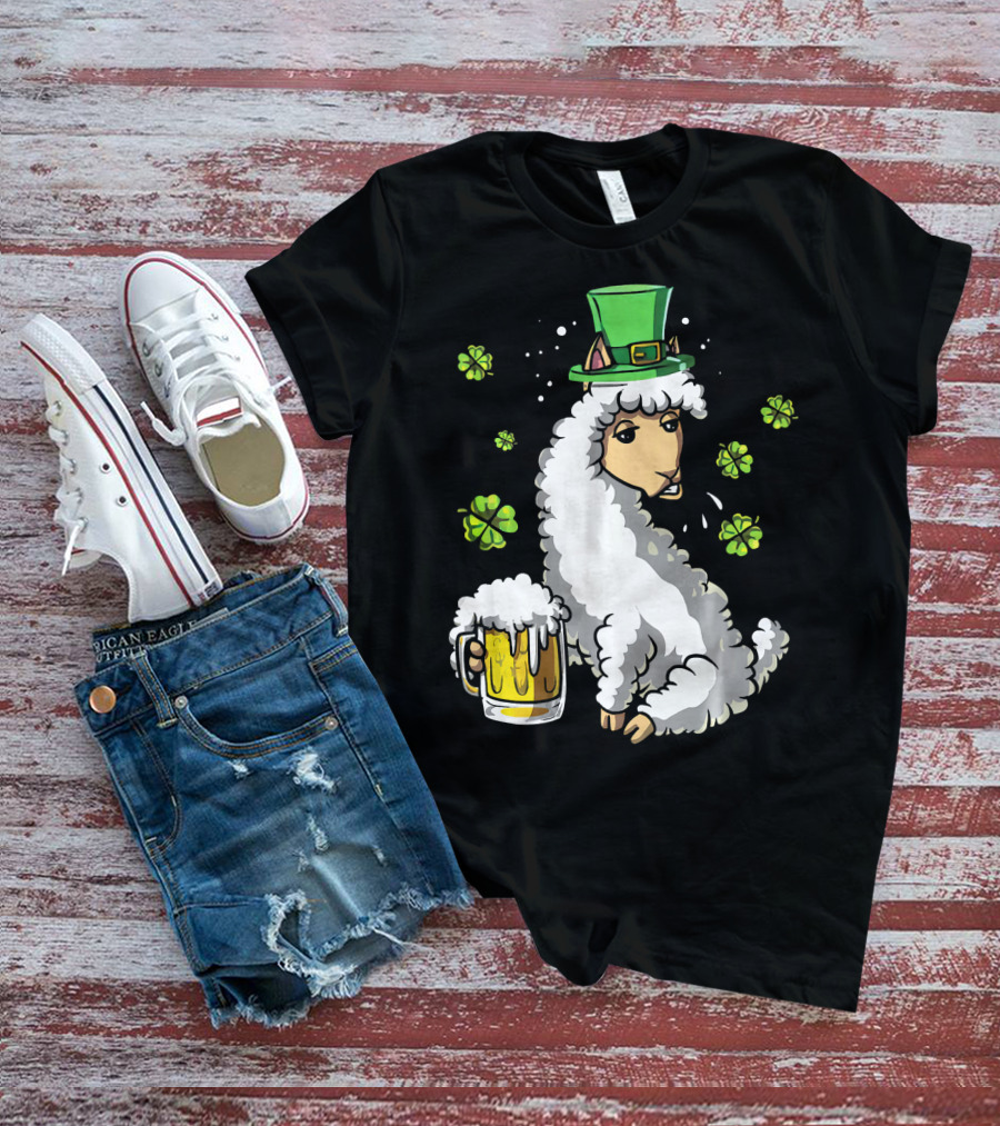 Leprechaun Llama Alpaca St Patrick's Day Beer Holding Clover Shamrock T-Shirt