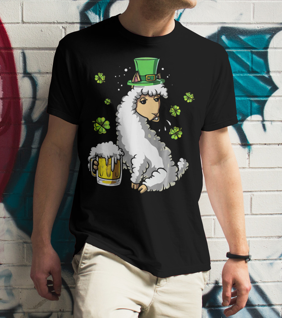 Leprechaun Llama Alpaca St Patrick's Day Beer Holding Clover Shamrock T-Shirt