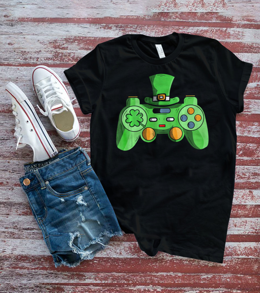 St Patrick's Day Gamer Controller With Shamrock And Hat T-Shirt