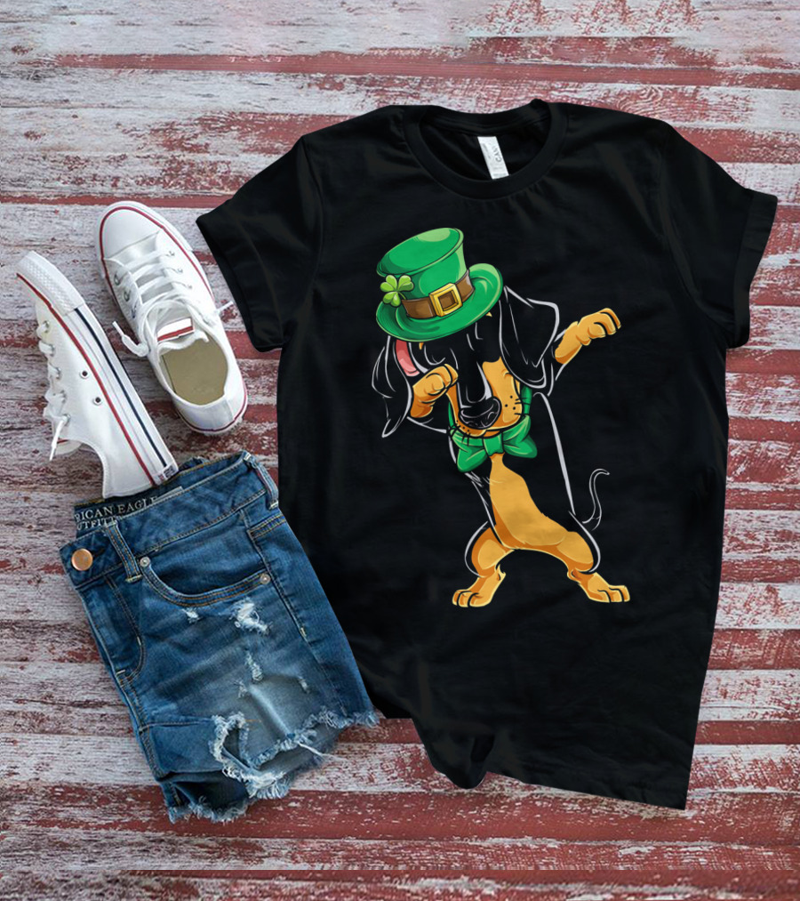 St. Patrick's Day Dabbing Dachshund With Green Hat And Bowtie T-Shirt