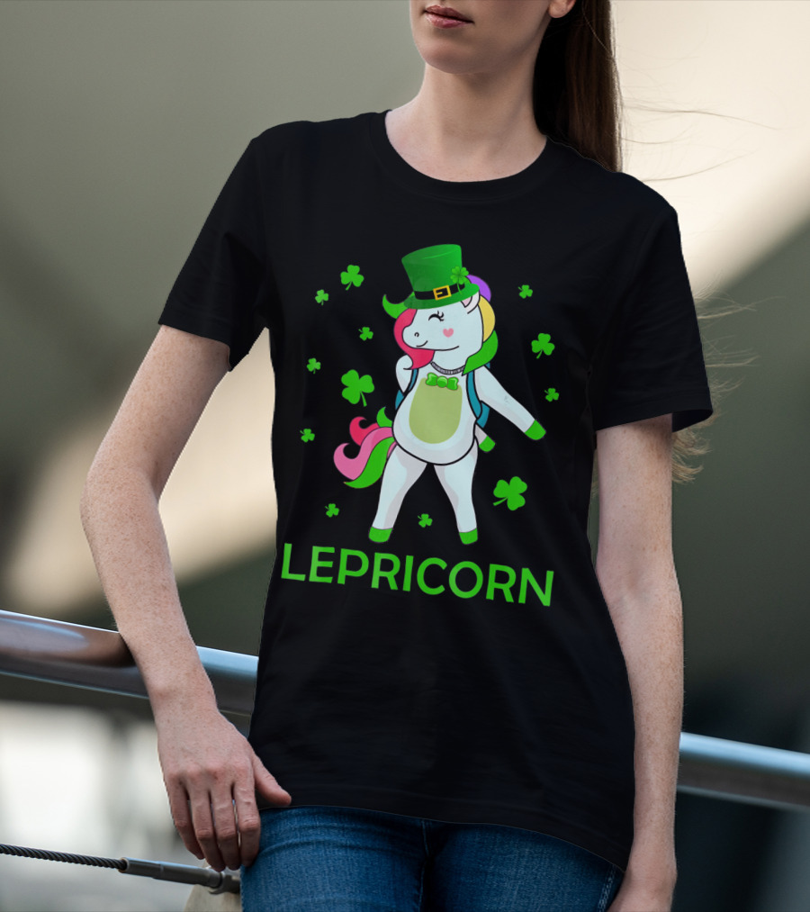 St Patricks Day Flossing Lepricorn Irish Unicorn With Green Hat And Shamrocks T-Shirt