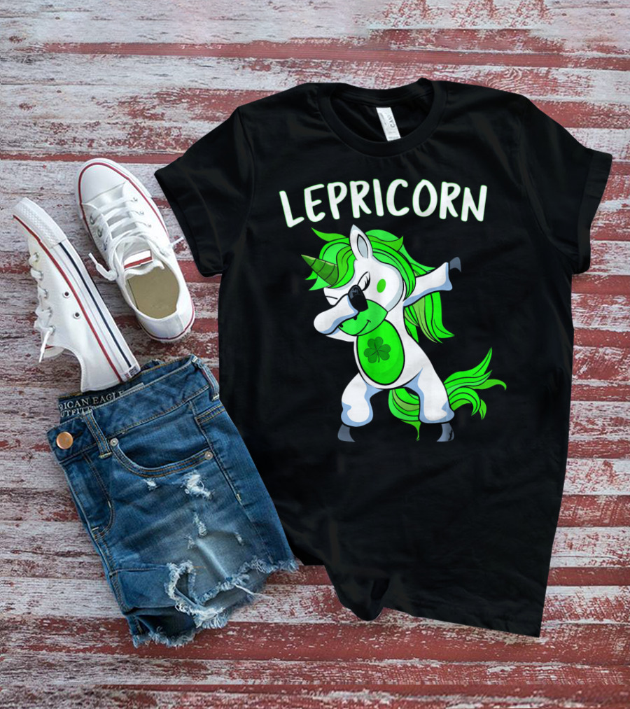 Lepricorn Dabbing Unicorn Leprechaun With Clover T-Shirt