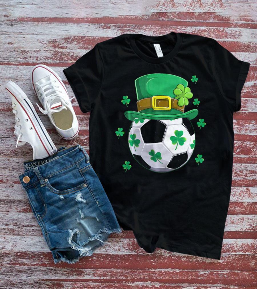 Leprechaun Hat Shamrock Soccer Ball St Patricks Day T-Shirt