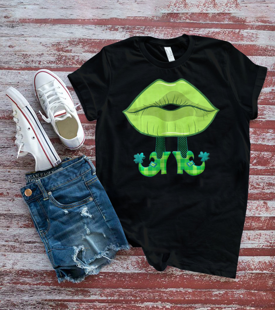 Kiss Lips Green Leprechaun Shoes Plaid Pattern St. Patrick's Day T-Shirt