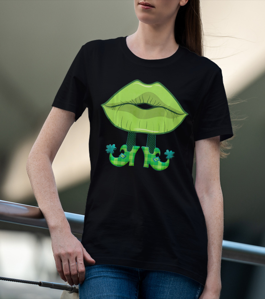 Kiss Lips Green Leprechaun Shoes Plaid Pattern St. Patrick's Day T-Shirt