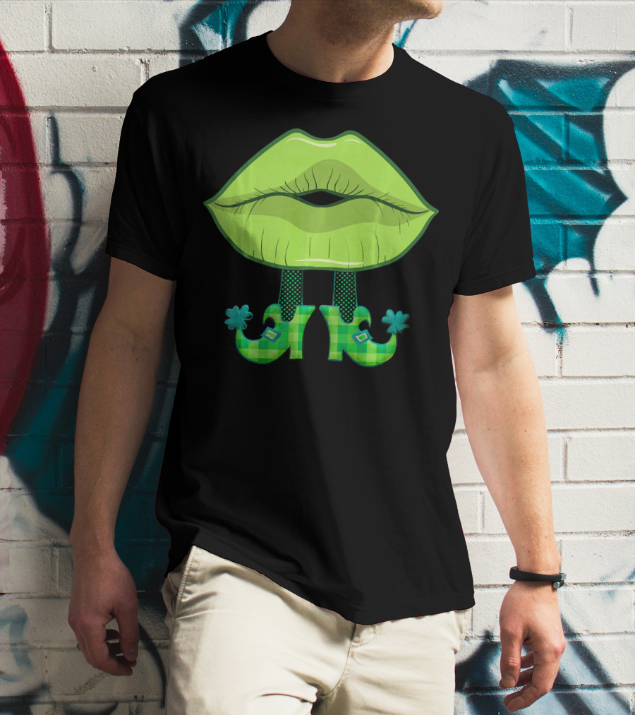 Kiss Lips Green Leprechaun Shoes Plaid Pattern St. Patrick's Day T-Shirt