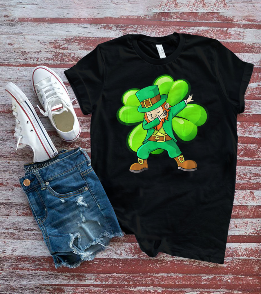 Cute Dabbing Leprechaun With Green Shamrock Background T-Shirt