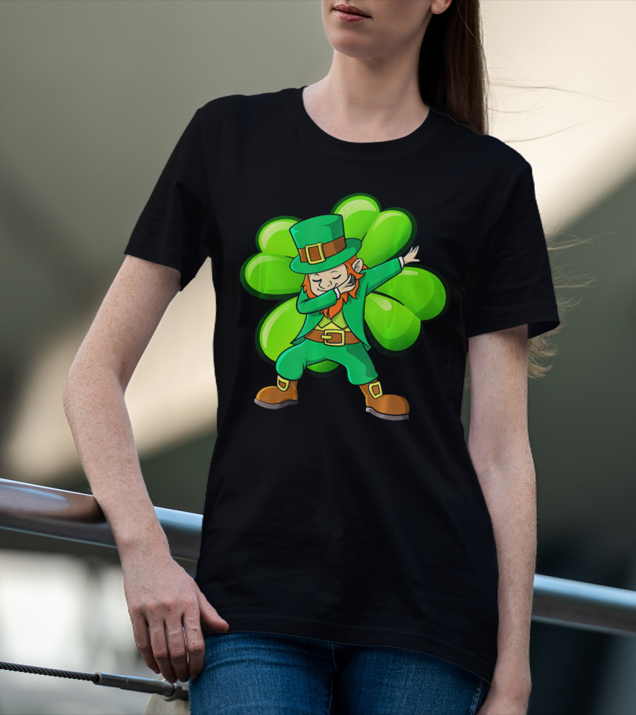 Cute Dabbing Leprechaun With Green Shamrock Background T-Shirt