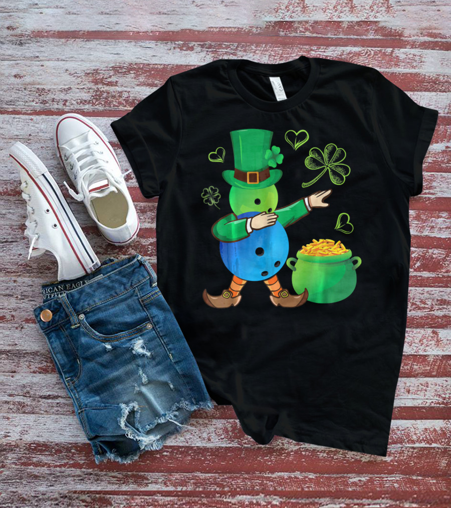 Pooling Leprechaun Dabbing With Gold Pot And Shamrocks T-Shirt