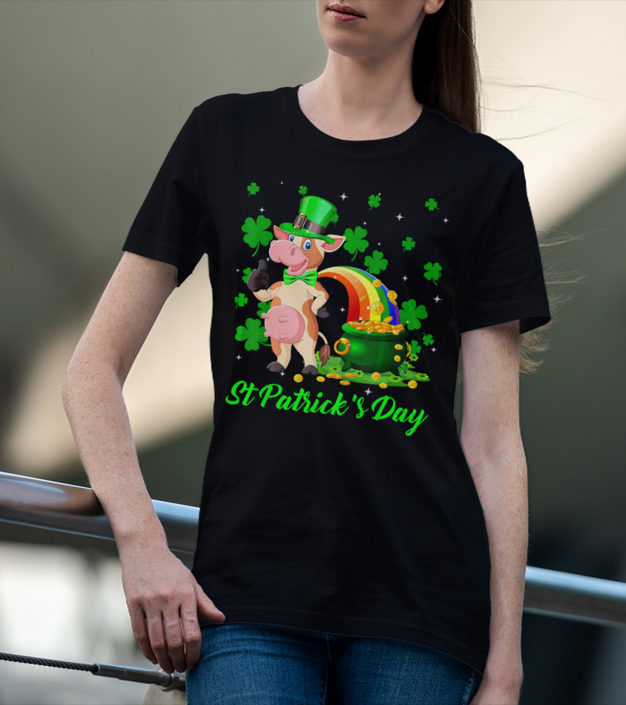Leprechaun Cow Shamrock St Patrick's Day Rainbow Pot Of Gold T-Shirt