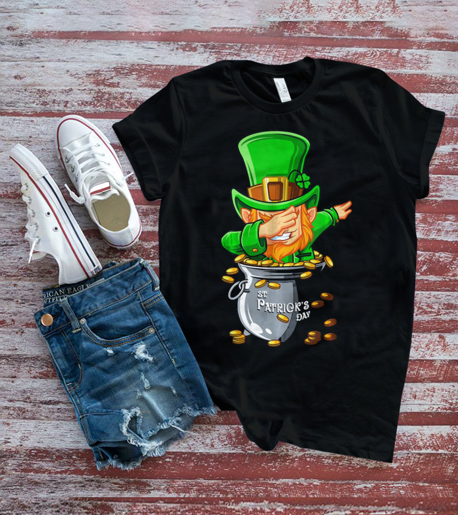 St Patrick's Day Dabbing Leprechaun With Pot Of Gold T-Shirt