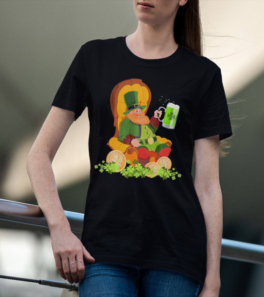 Leprechaun On Throne With Beer And Shamrocks St Patrick's Day T-Shirt