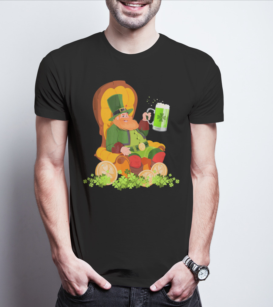 Leprechaun On Throne With Beer And Shamrocks St Patrick's Day T-Shirt