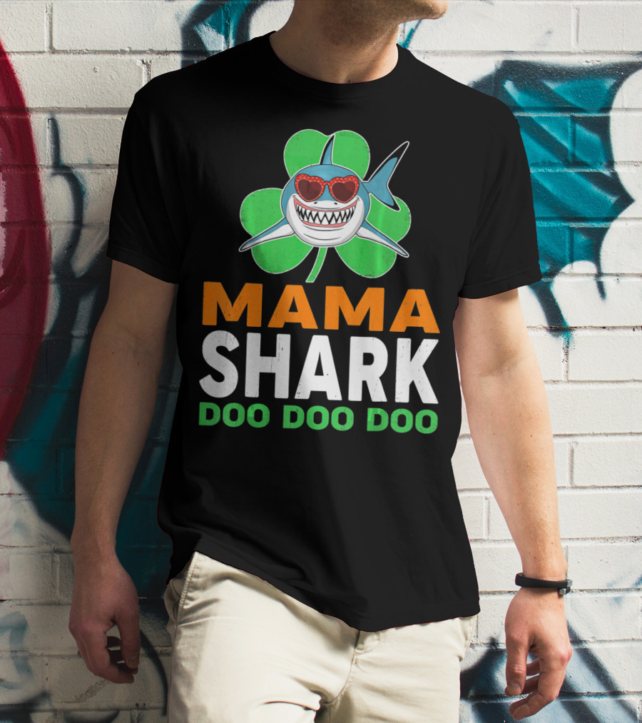Mama Shark Doo Doo Doo St Patricks Day Shamrock T-Shirt