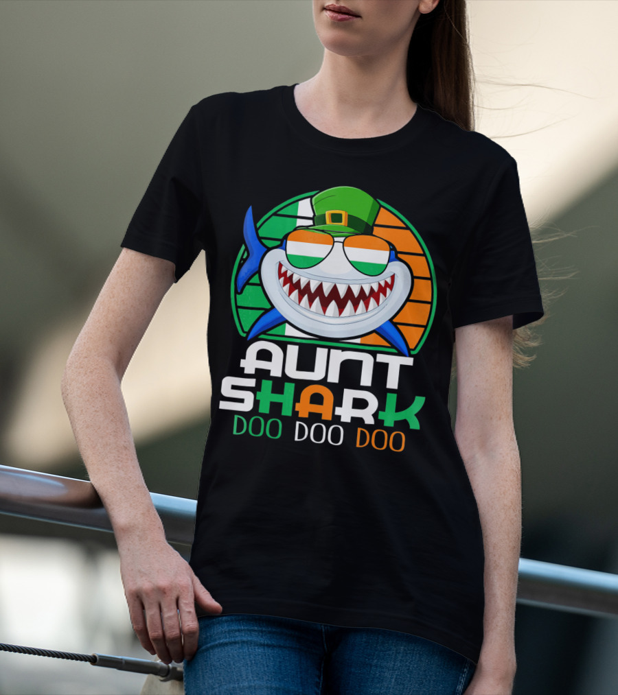 Aunt Shark Doo Doo Doo Funny St. Patrick's Day Irish Flag And Hat T-Shirt