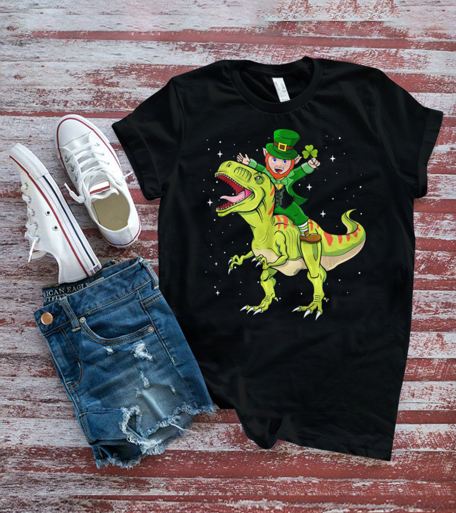 St Patricks Day Leprechaun Riding T Rex Dinosaur With Shamrock T-Shirt