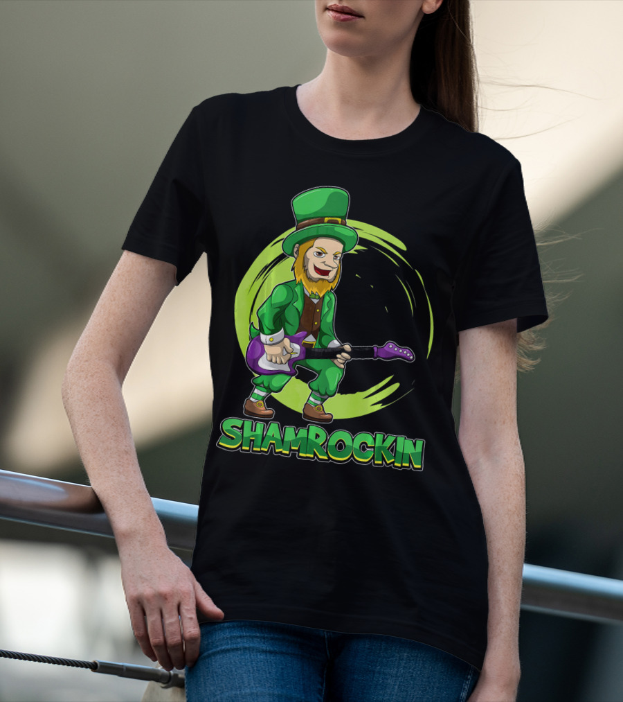 Shamrockin Leprechaun With E Guitar Rocking Celtic Style Green Circle Background T-Shirt