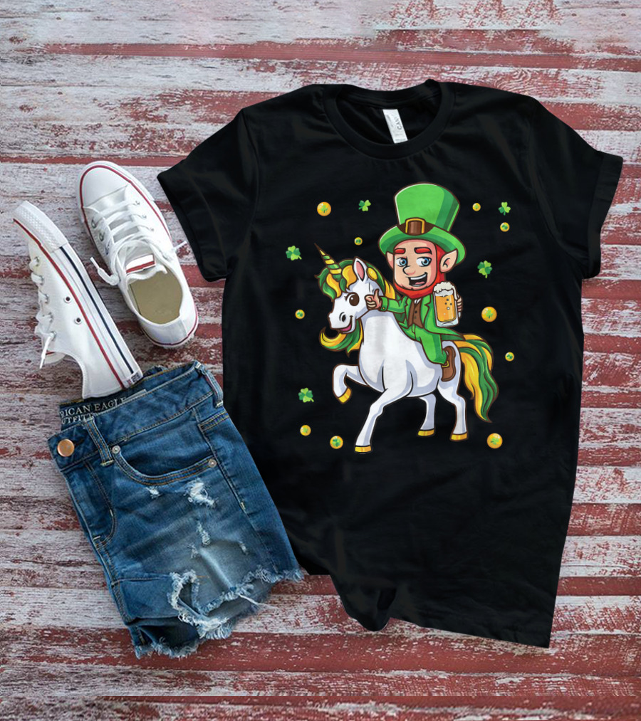 Leprechaun Drinking Beer With Unicorn Surrounded By Clovers And Coins T-Shirt