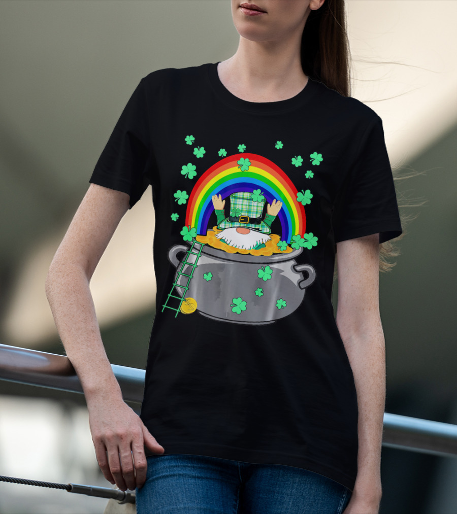Cute Leprechaun Trap Funny Pot Of Gold With Rainbow And Shamrocks T-Shirt