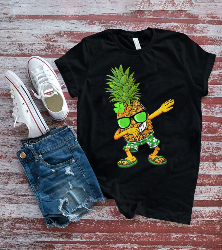 Pineapple Leprechaun Dabbing Clover Sunglasses St Patrick's Shorts T-Shirt