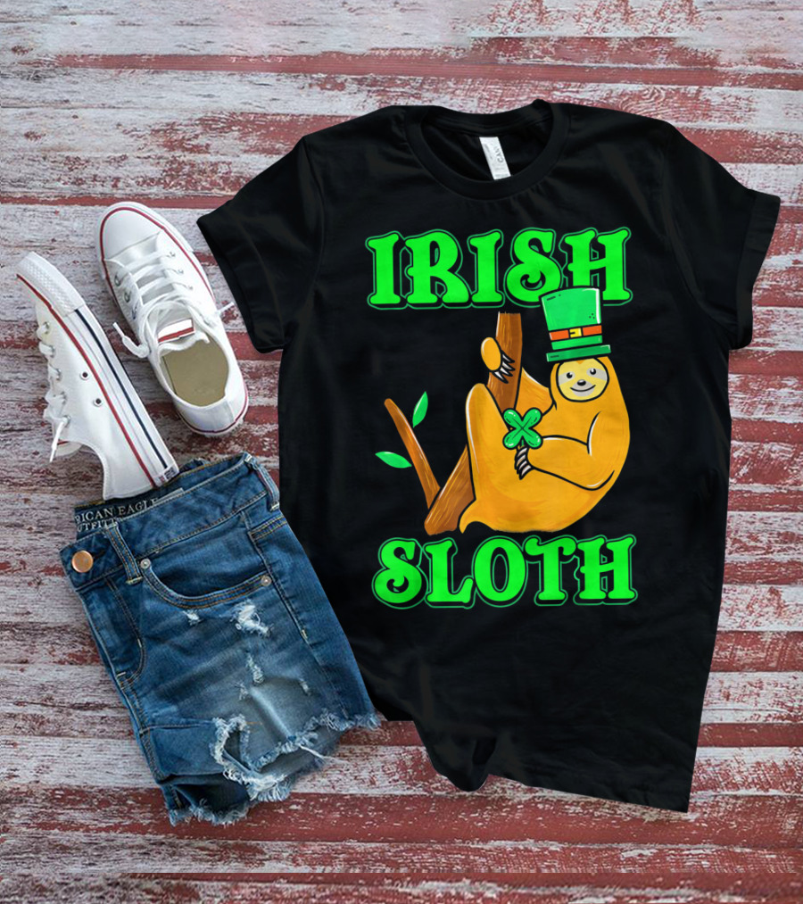 IRISH SLOTH Lucky Sloth With Shamrock And Green Hat T-Shirt