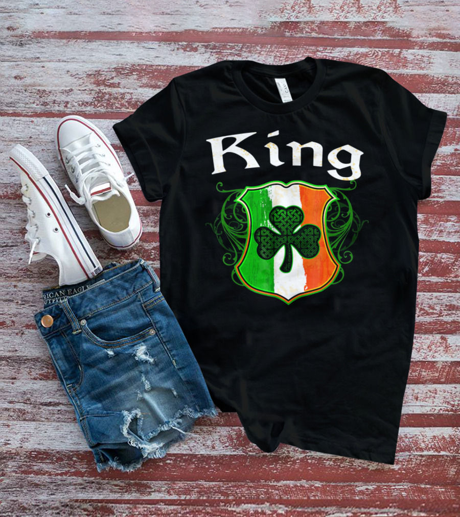 King Surname Irish Shamrock Crest T-Shirt