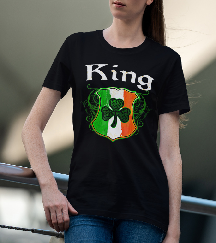 King Surname Irish Shamrock Crest T-Shirt