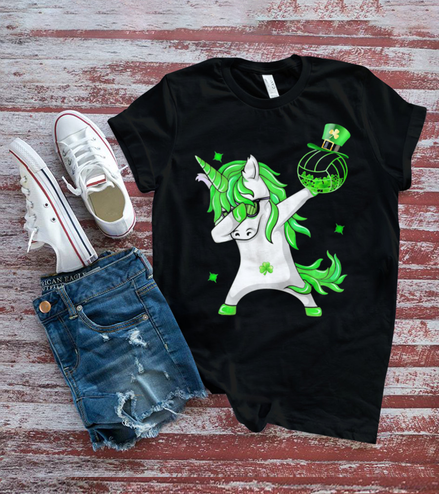 Happy St Patricks Day Dabbing Unicorn With Shamrock Hat And Green Hair T-Shirt
