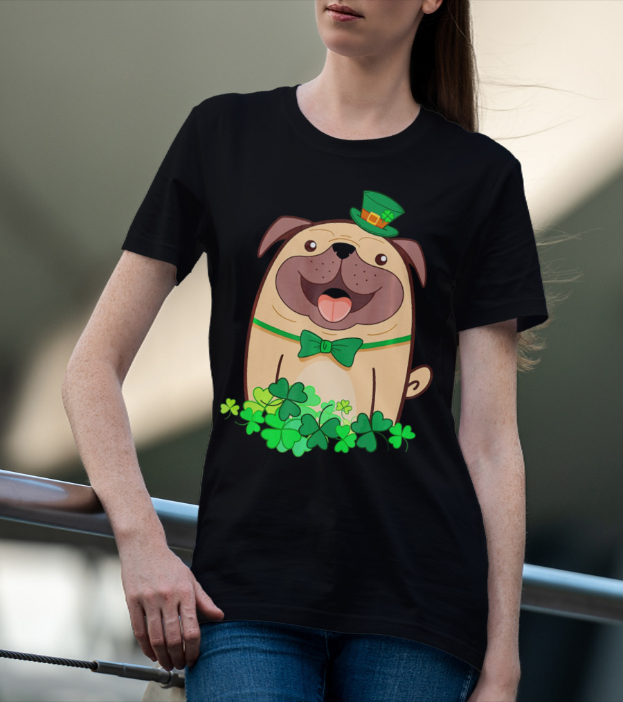 Cute Pug With Leprechaun Hat And Shamrocks T-Shirt