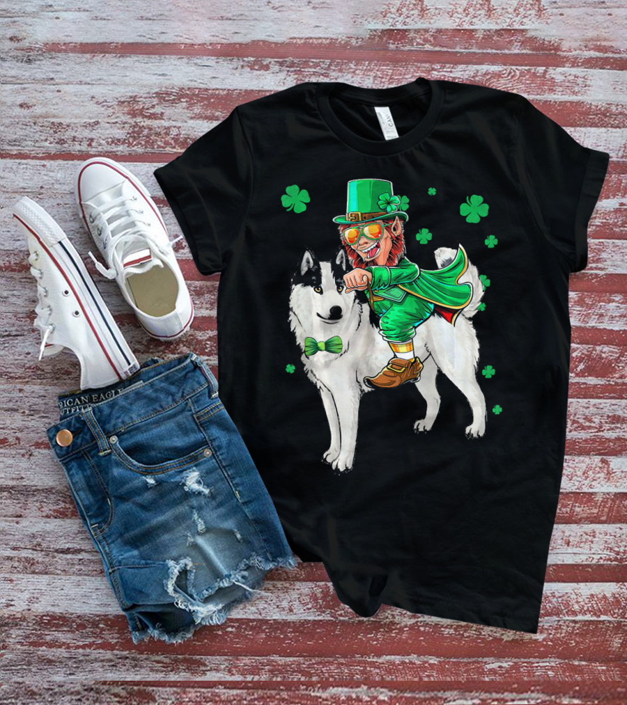 Leprechaun Riding Siberian Husky With Shamrock Bow Tie And Clover Background T-Shirt