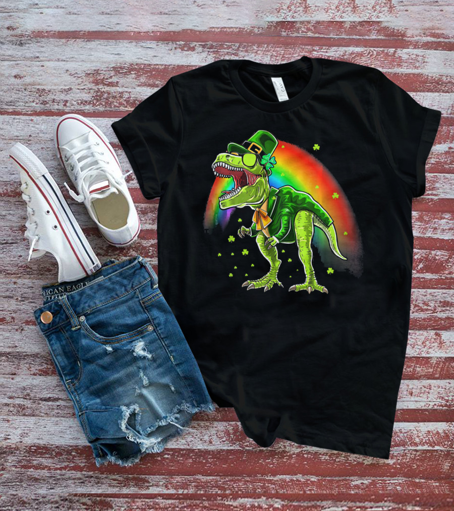 St. Patricks Day T-Rex Dinosaur Leprechaun With Rainbow And Shamrocks T-Shirt