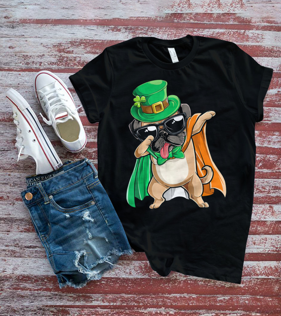 Dabbing Pug St Patrick's Day Leprechaun Hat Cape T-Shirt