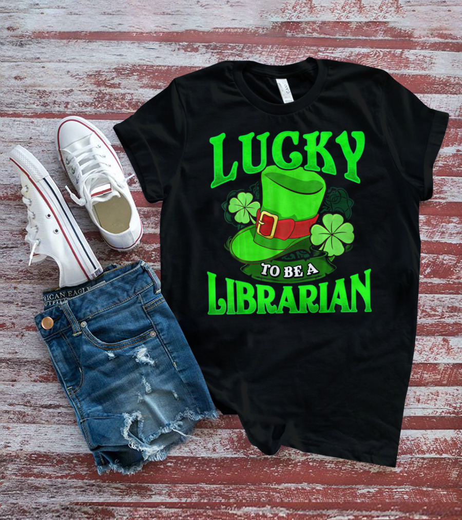 Lucky To Be A Librarian St Patrick's Day Leprechaun Hat Shamrocks T-Shirt