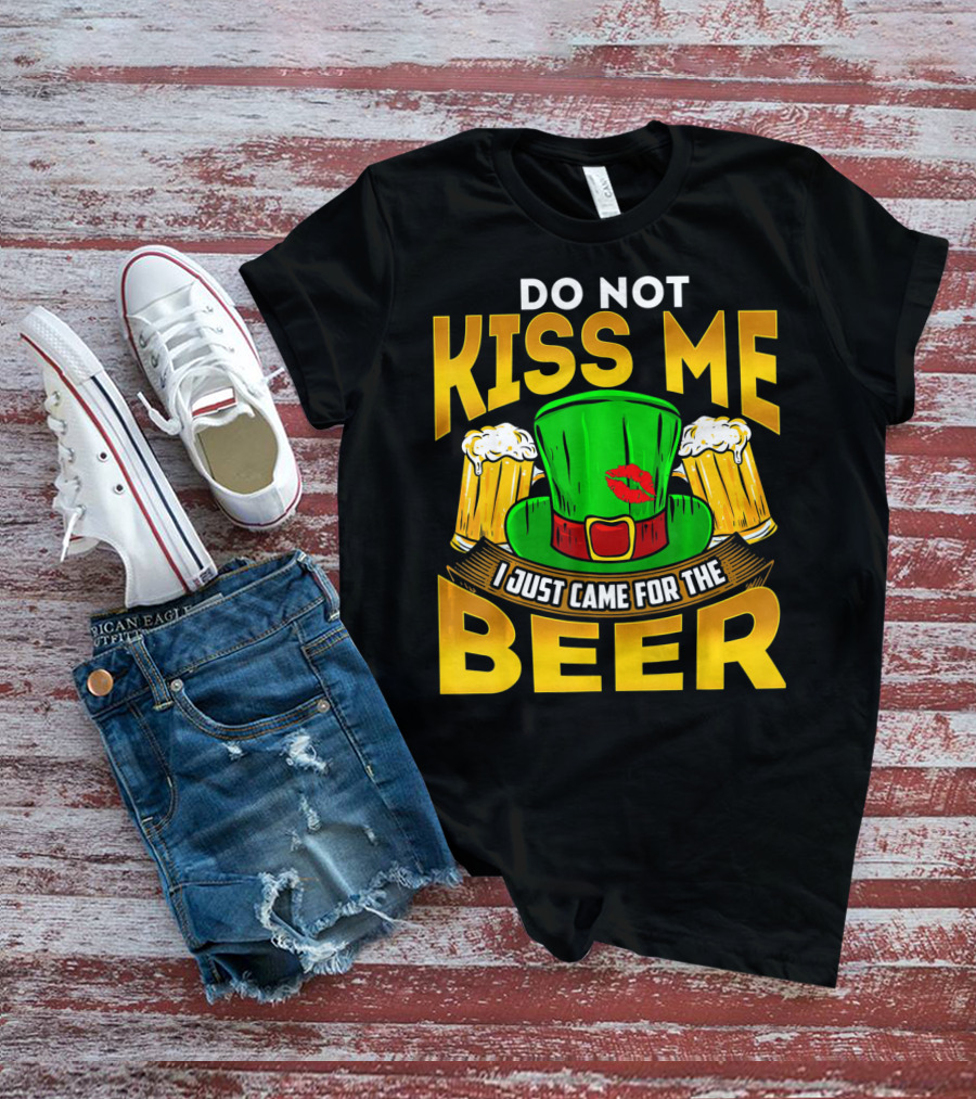 Do Not Kiss Me I Just Came For The Beer Green Hat And Beers T-Shirt