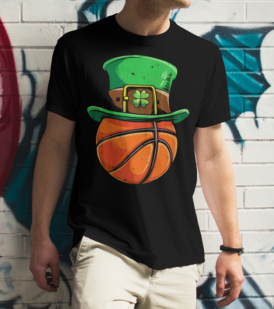 Basketball Hat Clover球 Irish Charm T-Shirt