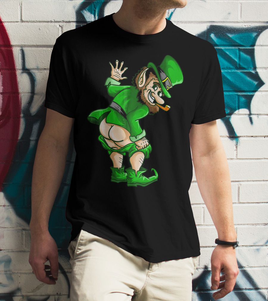 Mooning Leprechaun Mischievous Green Outfit Smoking Pipe T-Shirt
