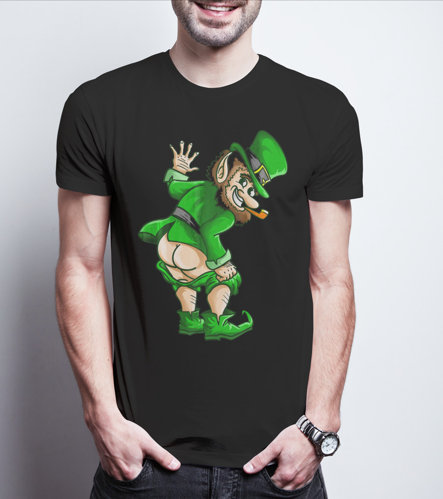 Mooning Leprechaun Mischievous Green Outfit Smoking Pipe T-Shirt