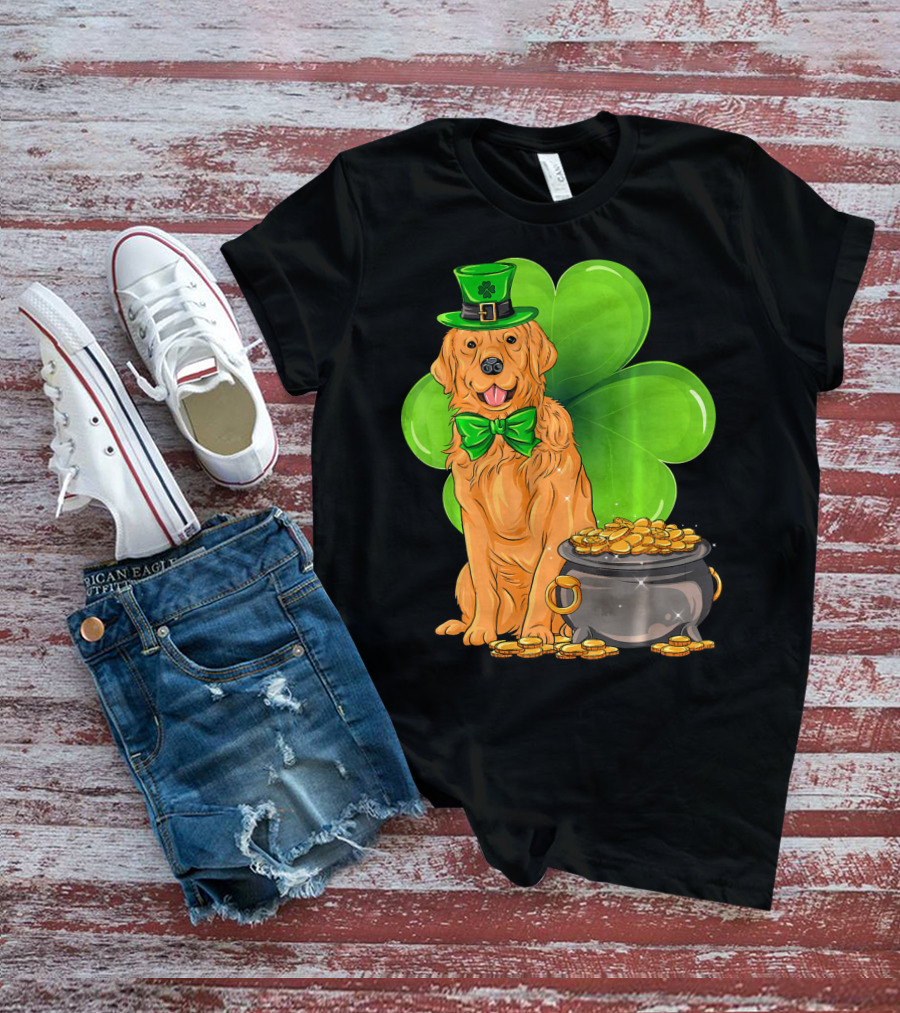 Golden Retriever St Patricks Day Leprechaun With Shamrock And Pot Of Gold T-Shirt