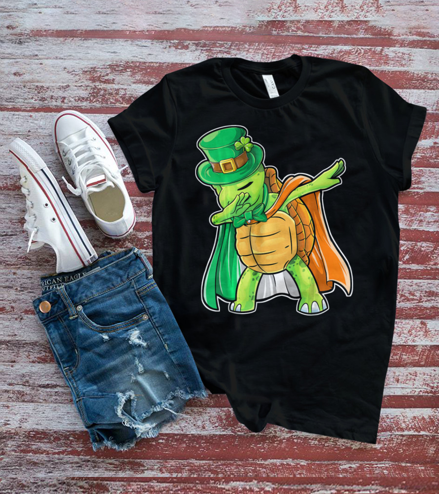 St. Patrick's Day Dabbing Turtle In Leprechaun Hat And Cape T-Shirt