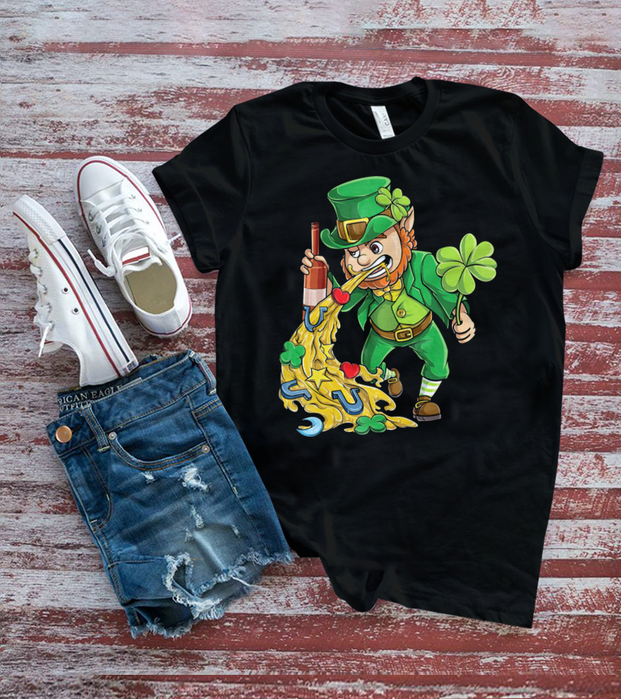 St Patricks Day Leprechaun Pouring Shamrocks Hearts Horseshoes And Stars T-Shirt