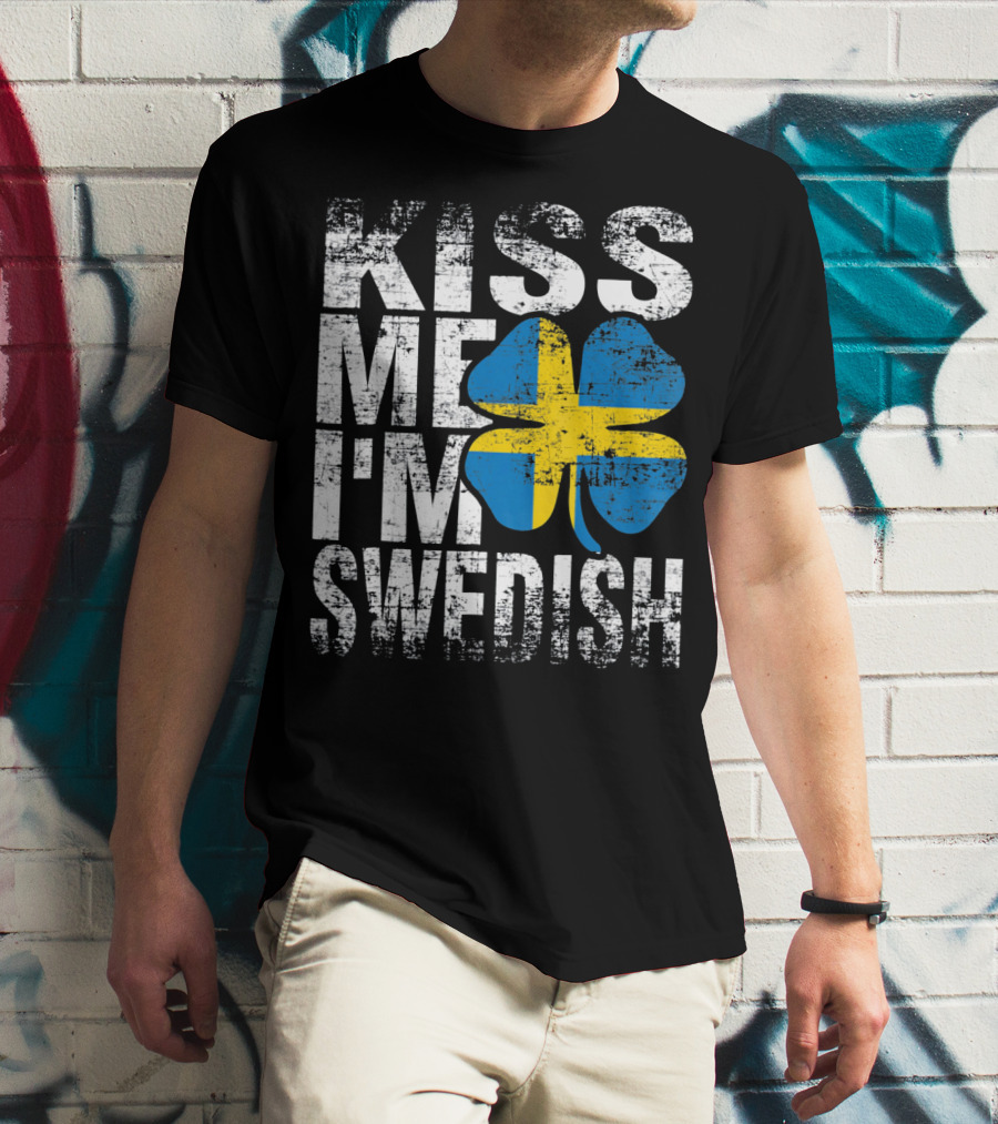 Kiss Me I'm Swedish St Patricks Day Shamrock Swedish Flag Motif T-Shirt