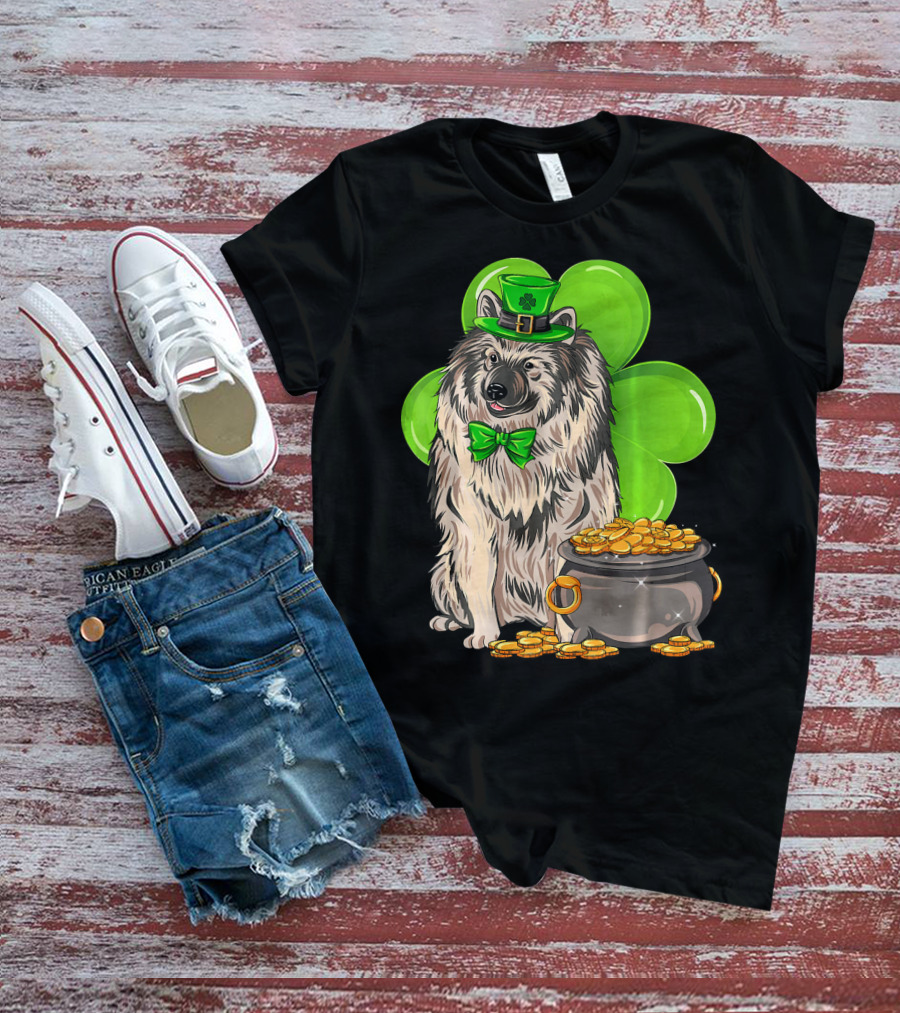 Keeshond St Patricks Day Leprechaun Dog Clover Pot Of Gold T-Shirt