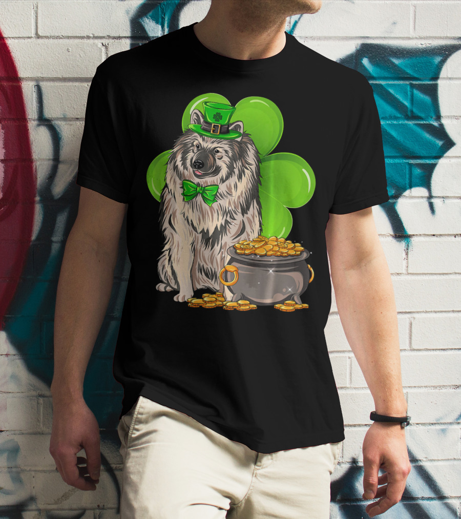 Keeshond St Patricks Day Leprechaun Dog Clover Pot Of Gold T-Shirt