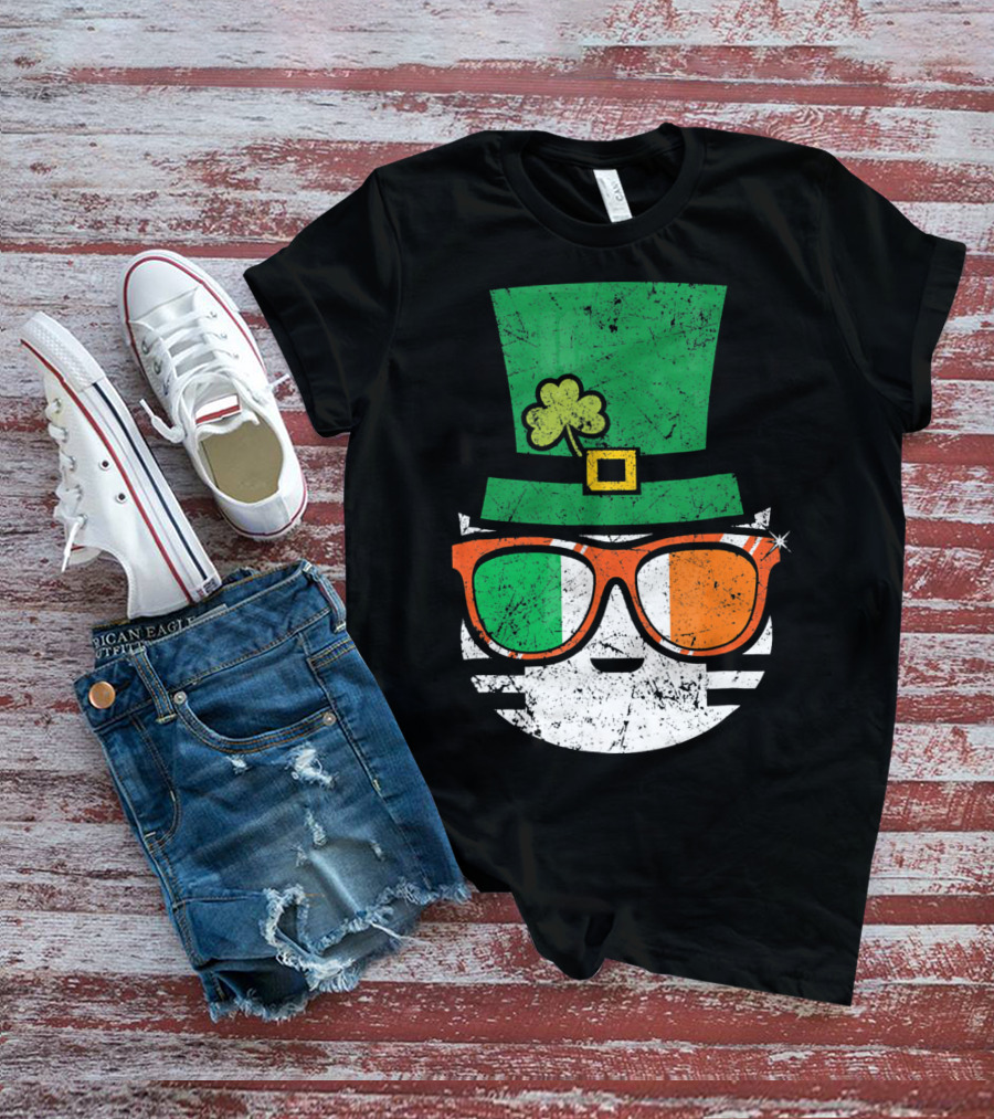 St Patricks Day Irish Cat With Shamrock Hat And Flag Sunglasses T-Shirt