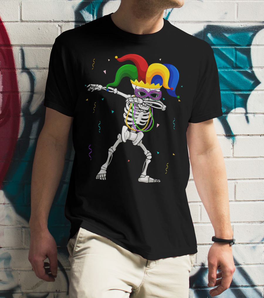 Skeleton Mardi Gras Jester Mask Dabbing With Beads And Confetti T-Shirt