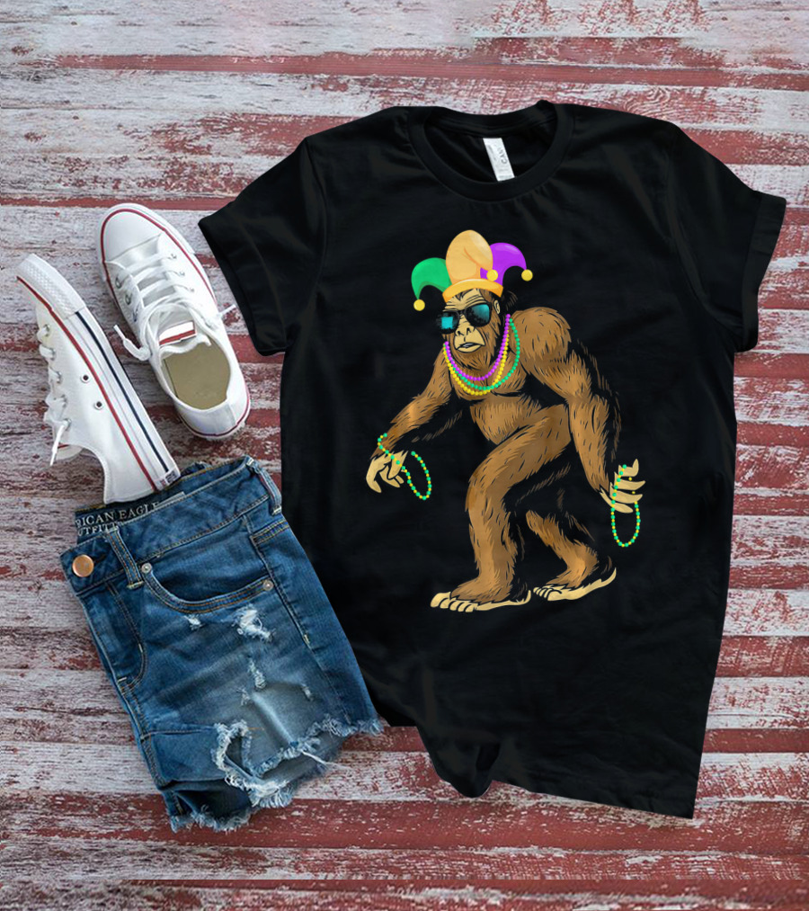 Mardi Gras Bigfoot Jester Bead Party T-Shirt