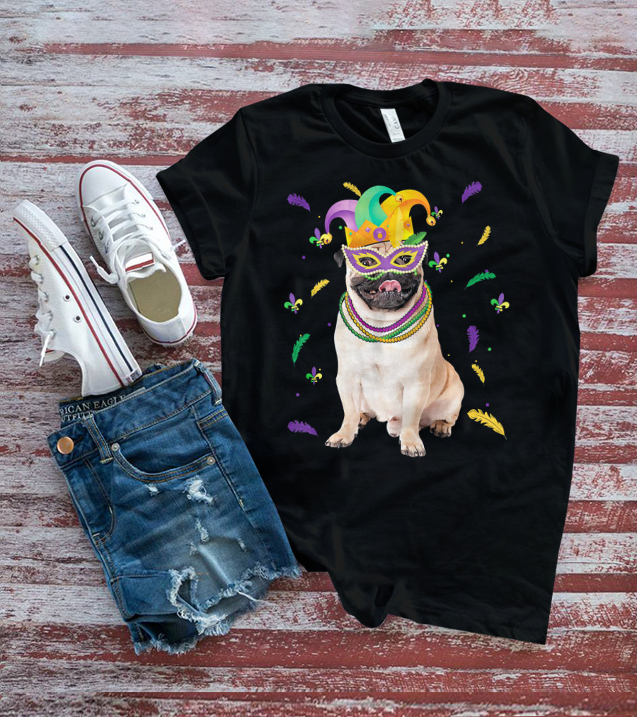 Mardi Gras Pug With Beads And Jester Mask T-Shirt