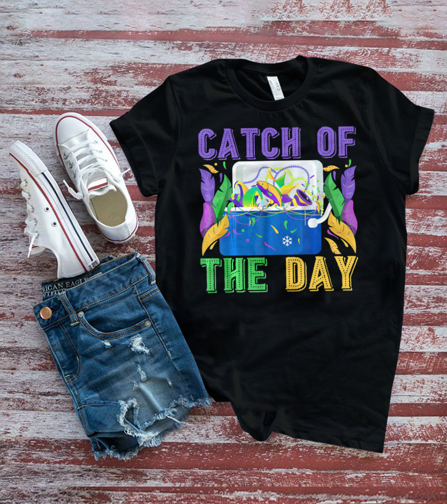 Catch Of The Day Funny Mardi Gras Beads Masks Crawfish T-Shirt